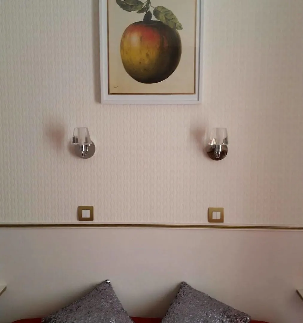 Nazareth 3* Paryż